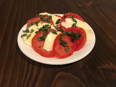 tomato-caprese-salad